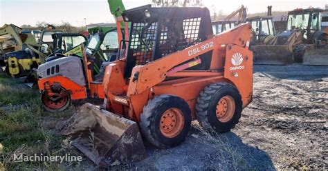 Daewoo DSL902 Skid Steer Loader 